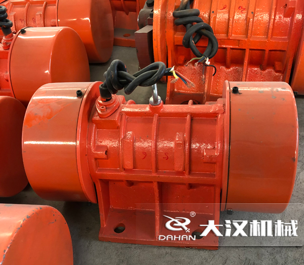 直線振動篩振動電機(jī)